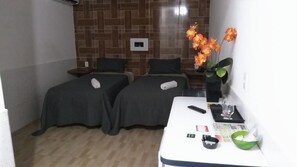 더블룸 | 미니바, 책상, 무료 WiFi, 침대 시트