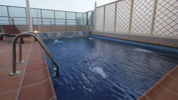 Outdoor pool, open 9:00 AM to 10:00 PM, pool loungers