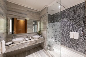Shower, designer toiletries, hair dryer, bathrobes - Taj Jeddah  (Jeddah)
