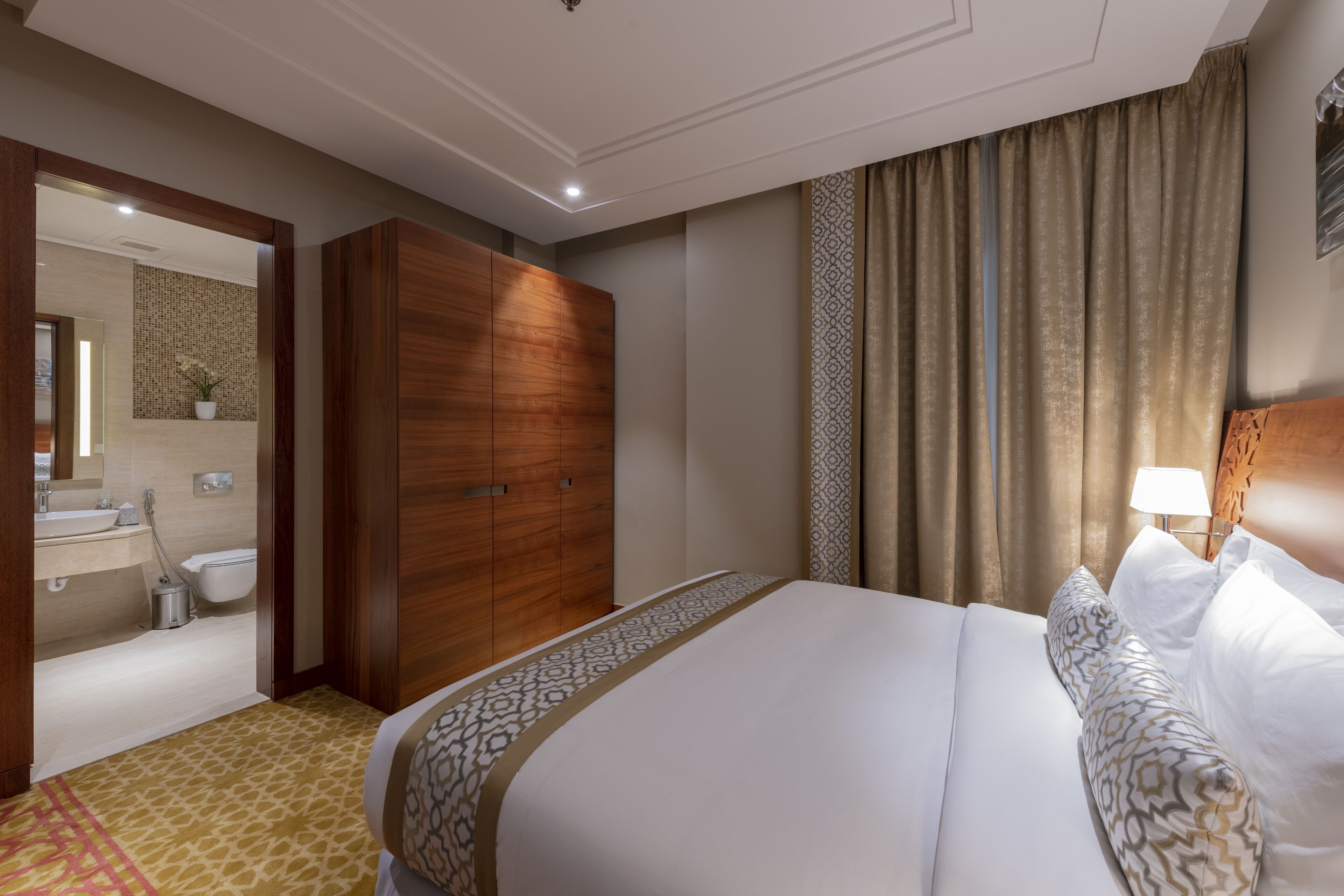 Premium bedding, in-room safe, blackout drapes, iron/ironing board