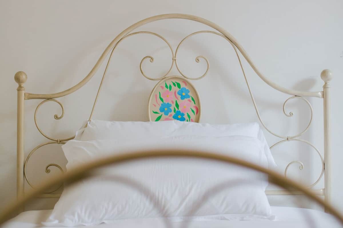 Romantic Oda | Kaliteli yatak takımı, kuştüyü yorgan, Select Comfort yatak, odada kasa