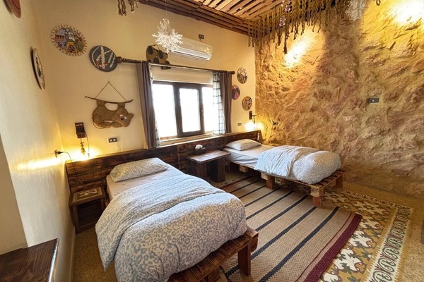 Habitación de diseño con 1 cama doble o 2 individuales | Sábanas italianas Frette y ropa de cama de alta calidad