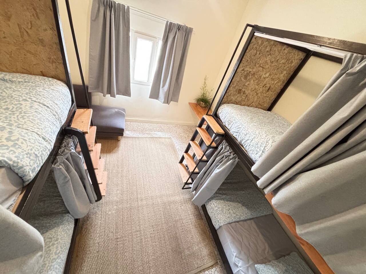 Chambre quadruple Design | Draps italiens de Frette, literie de qualité, couette en duvet