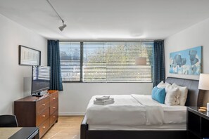 1 bedroom, premium bedding, desk, laptop workspace