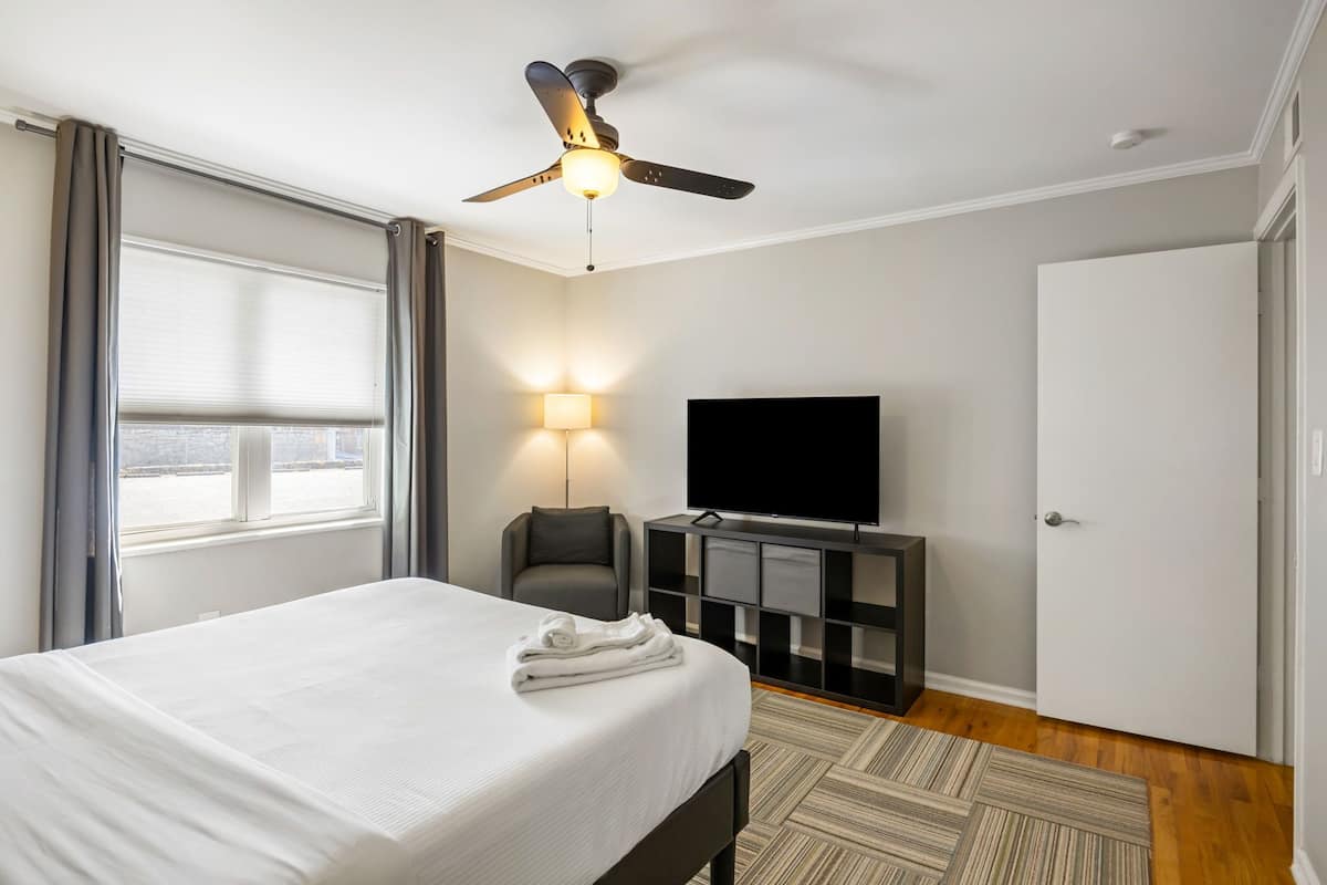 1 bilik tidur, peralatan tempat tidur premium, meja