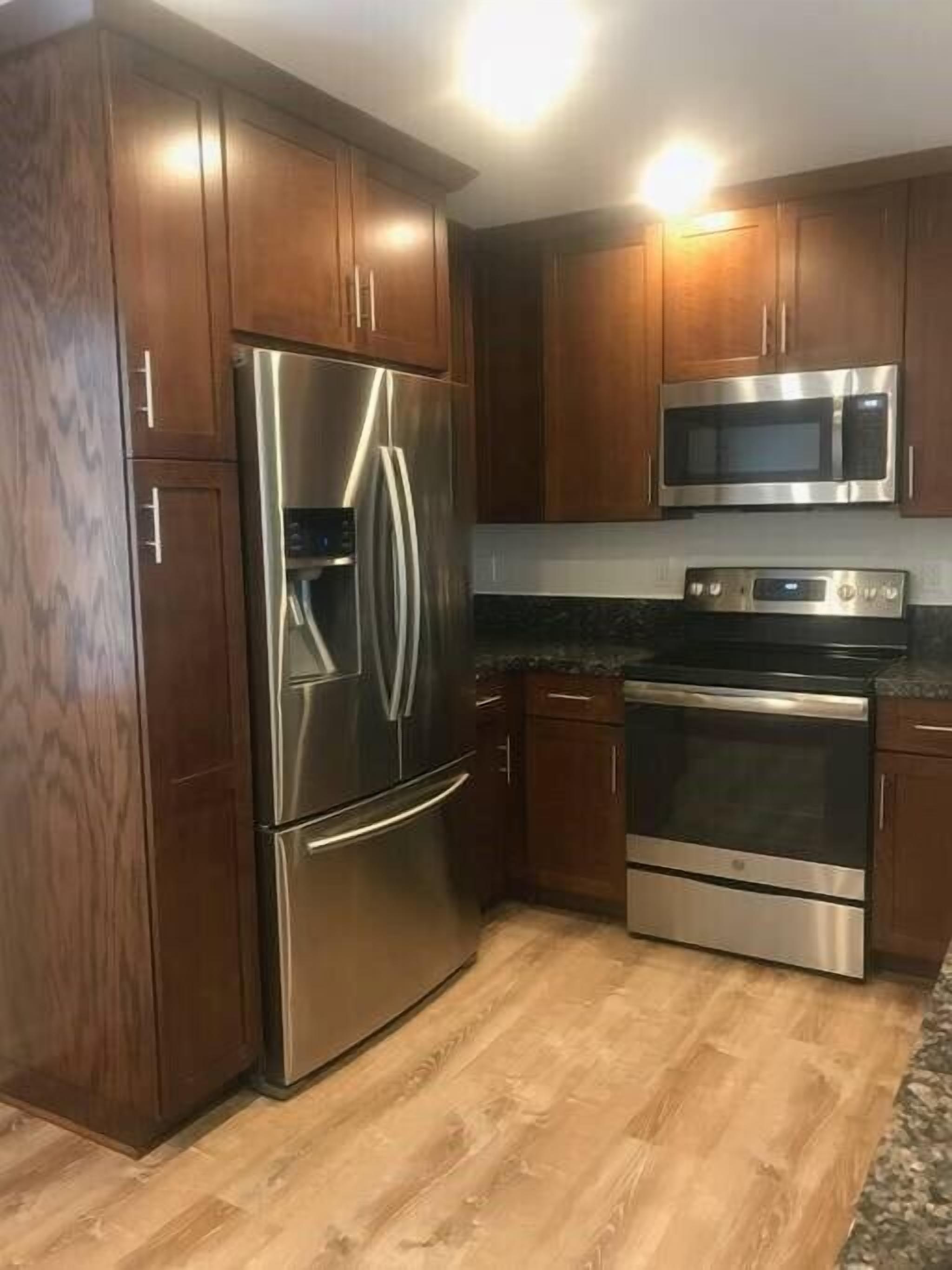 Apt 5: Contemporary 2-Bedroom 2-Bath Steps To Sand