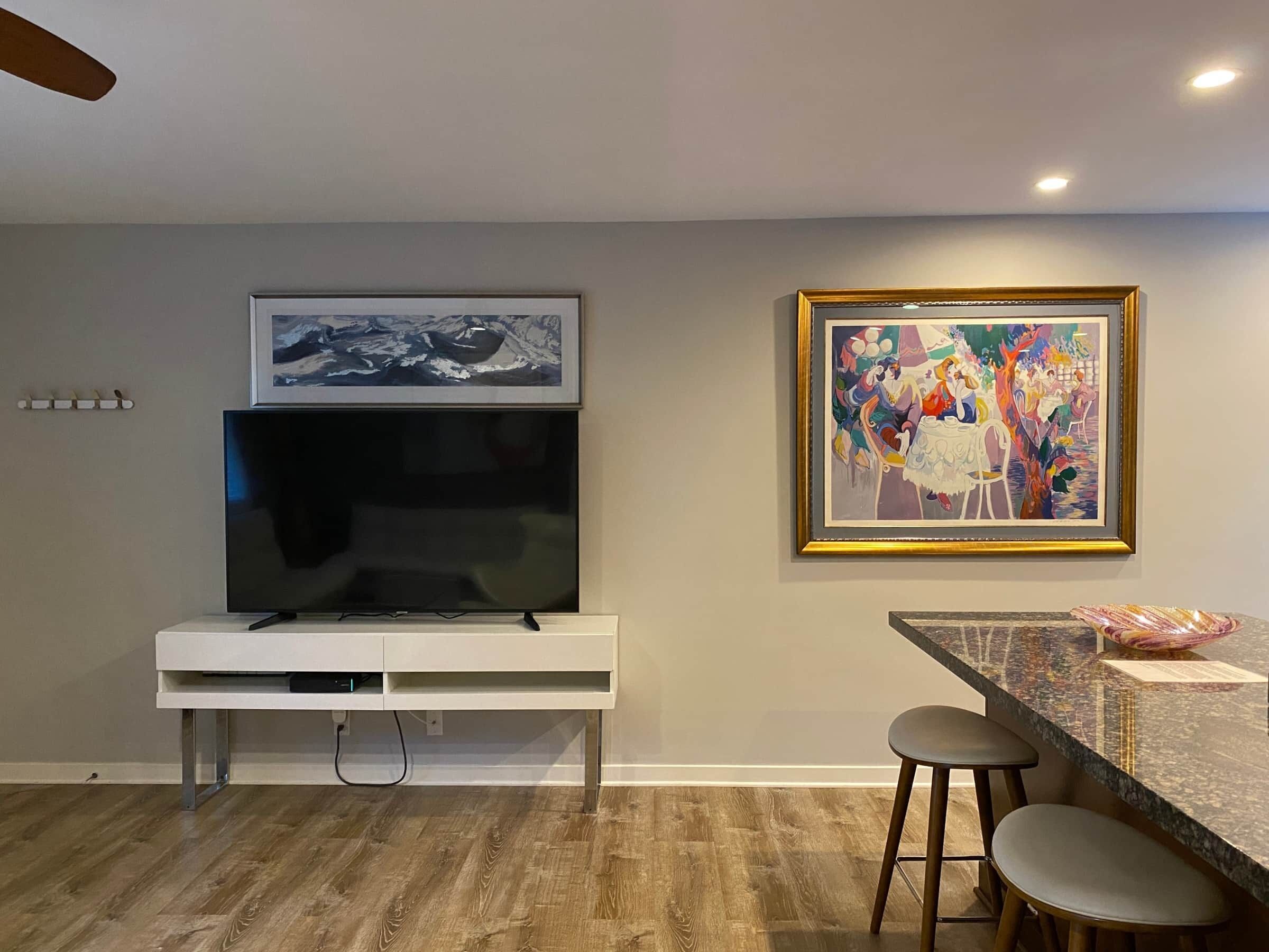 Apt 5: Contemporary 2-Bedroom 2-Bath Steps To Sand