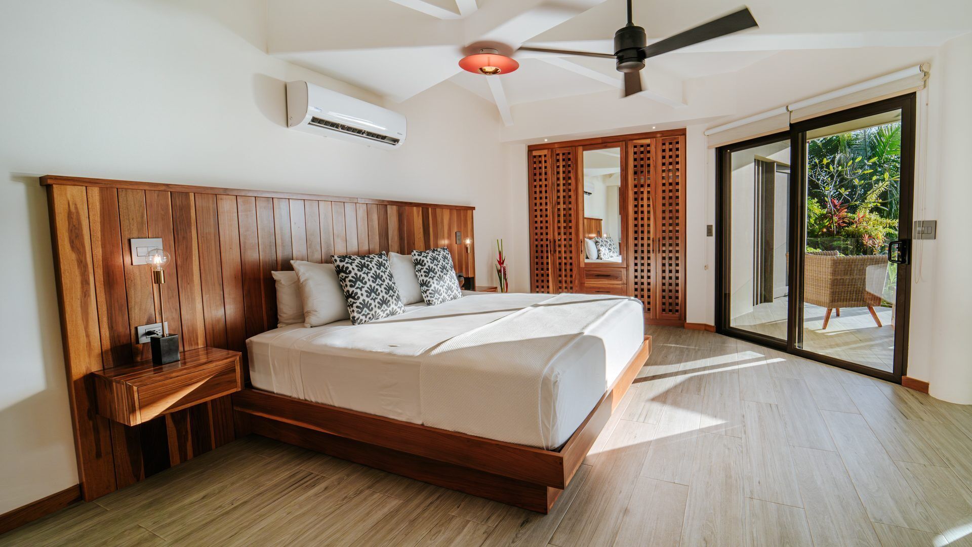 Deluxe Studio, Ocean View | Premium bedding, pillow-top beds, in-room safe, individually decorated