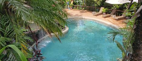 4 outdoor pools