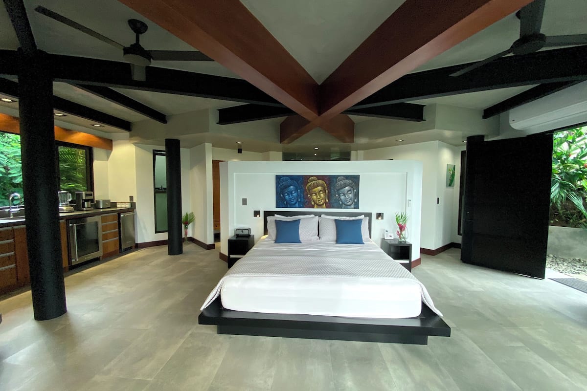 1 bedroom, premium bedding, pillow-top beds, in-room safe