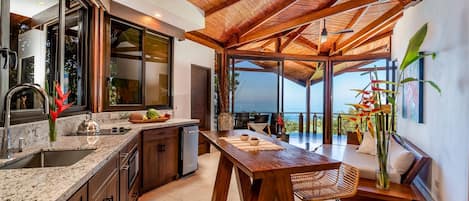 Tulemar Romantic Villa | Cuisine privée