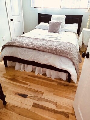 3 bedrooms, desk, iron/ironing board, travel crib - Carols Country Inn  Buffalo,NY (Alden)