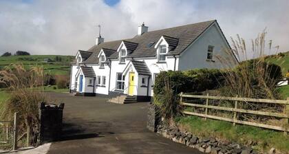 Beachview Cottage C yellow door 4 bedrooms