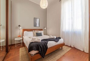 2 habitaciones, tabla de planchar con plancha, wifi y ropa de cama 