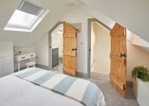 2 bedrooms, iron/ironing board, free WiFi, bed sheets - Host & Stay | Threadneedle Cottage (Whitby)
