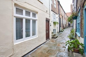 Exterior - Host & Stay | Threadneedle Cottage (Whitby)