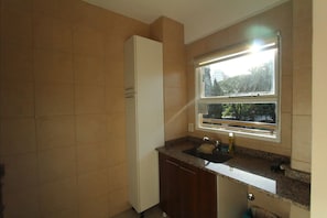 Panoramic Apartment | Private kitchen | Fridge, microwave, oven, blender - Jean Jaures Aparment (Buenos Aires)