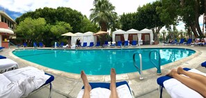 Alberca al aire libre y alberca climatizada