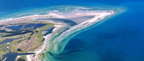 Una spiaggia nelle vicinanze