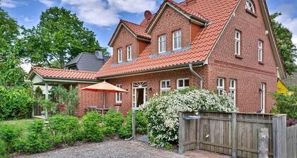 Country house with sauna, fireplace & sunny garden for up to 8 people
