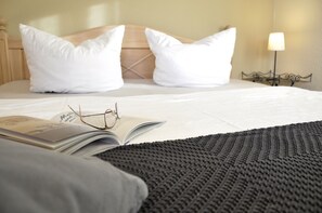 4 bedrooms, iron/ironing board, free WiFi