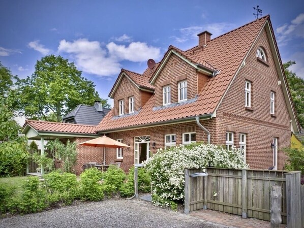 Exterior - Country house with sauna, fireplace & sunny garden for up to 8 people (Prerow)
