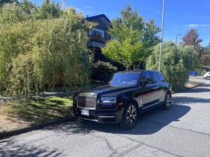 Property grounds - Corkscrew Willow Estate - 2010 Olympics-Award Winning Home (Vancouver)