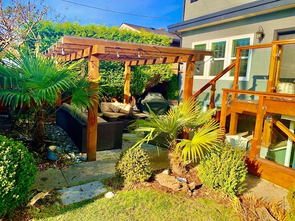 Terrace/patio - Corkscrew Willow Estate - 2010 Olympics-Award Winning Home (Vancouver)