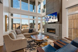 TV, fireplace, stereo