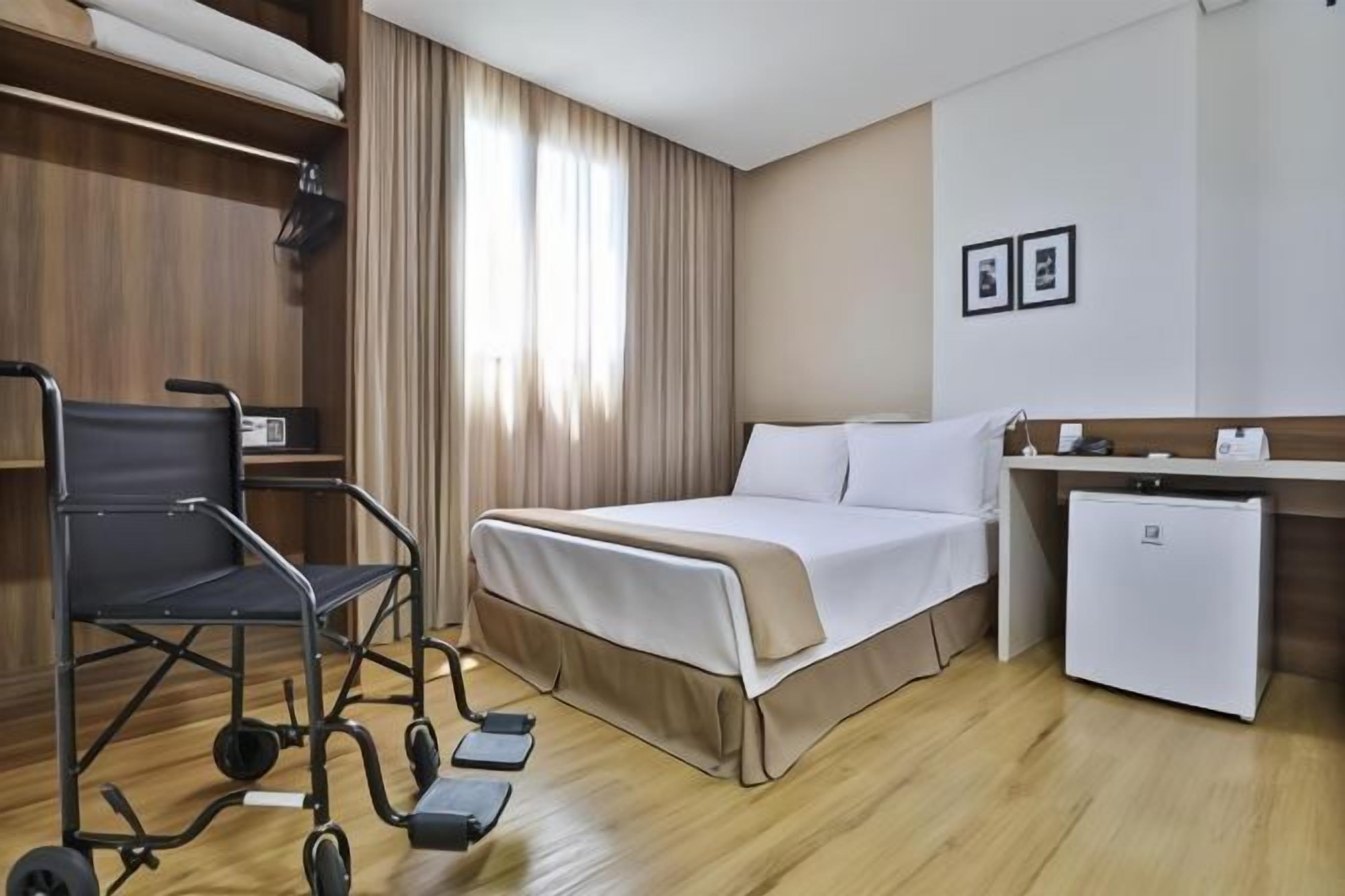 Escrivaninha, Wi-Fi de cortesia, roupa de cama