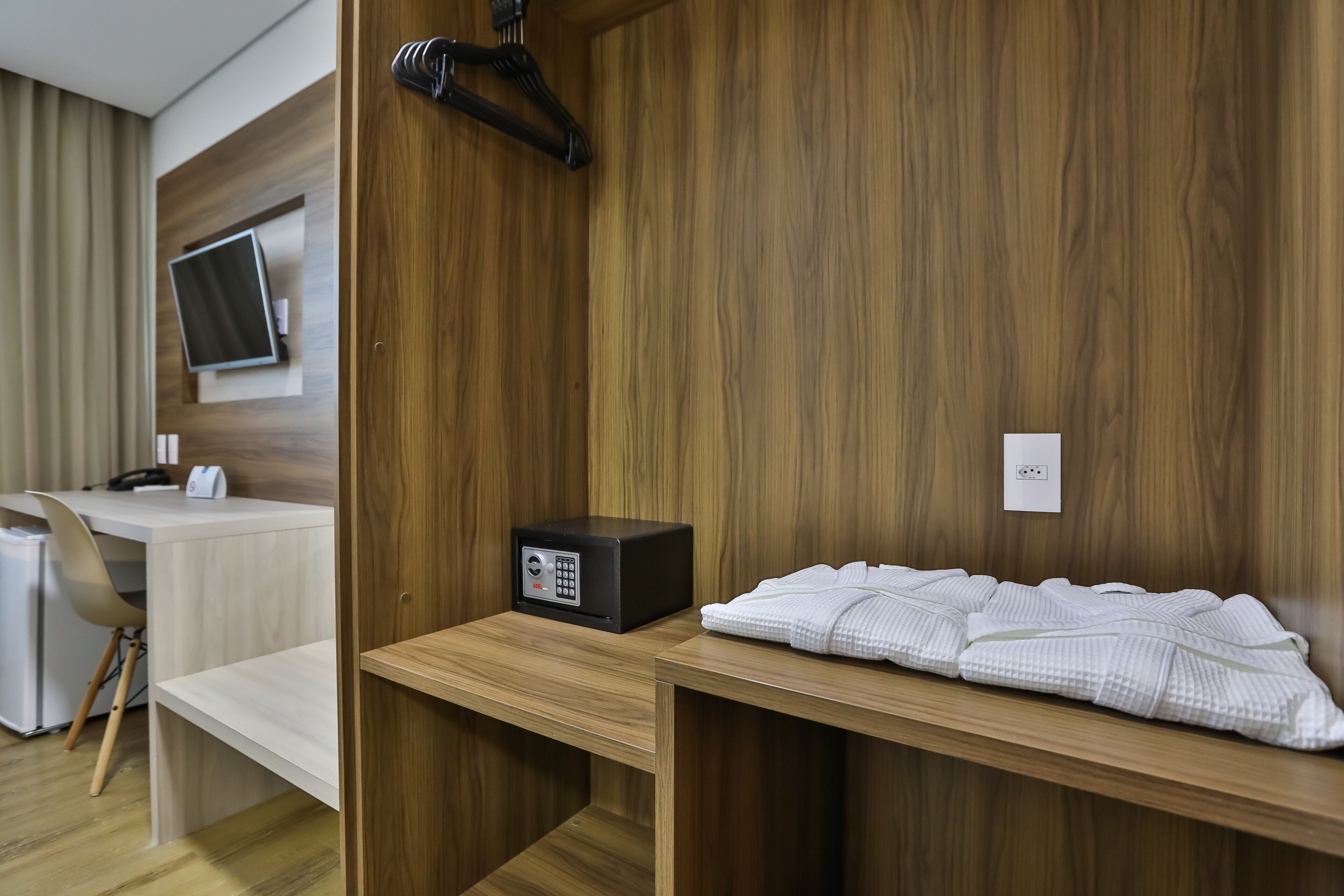 standard double room | desk, free wifi, bed sheets