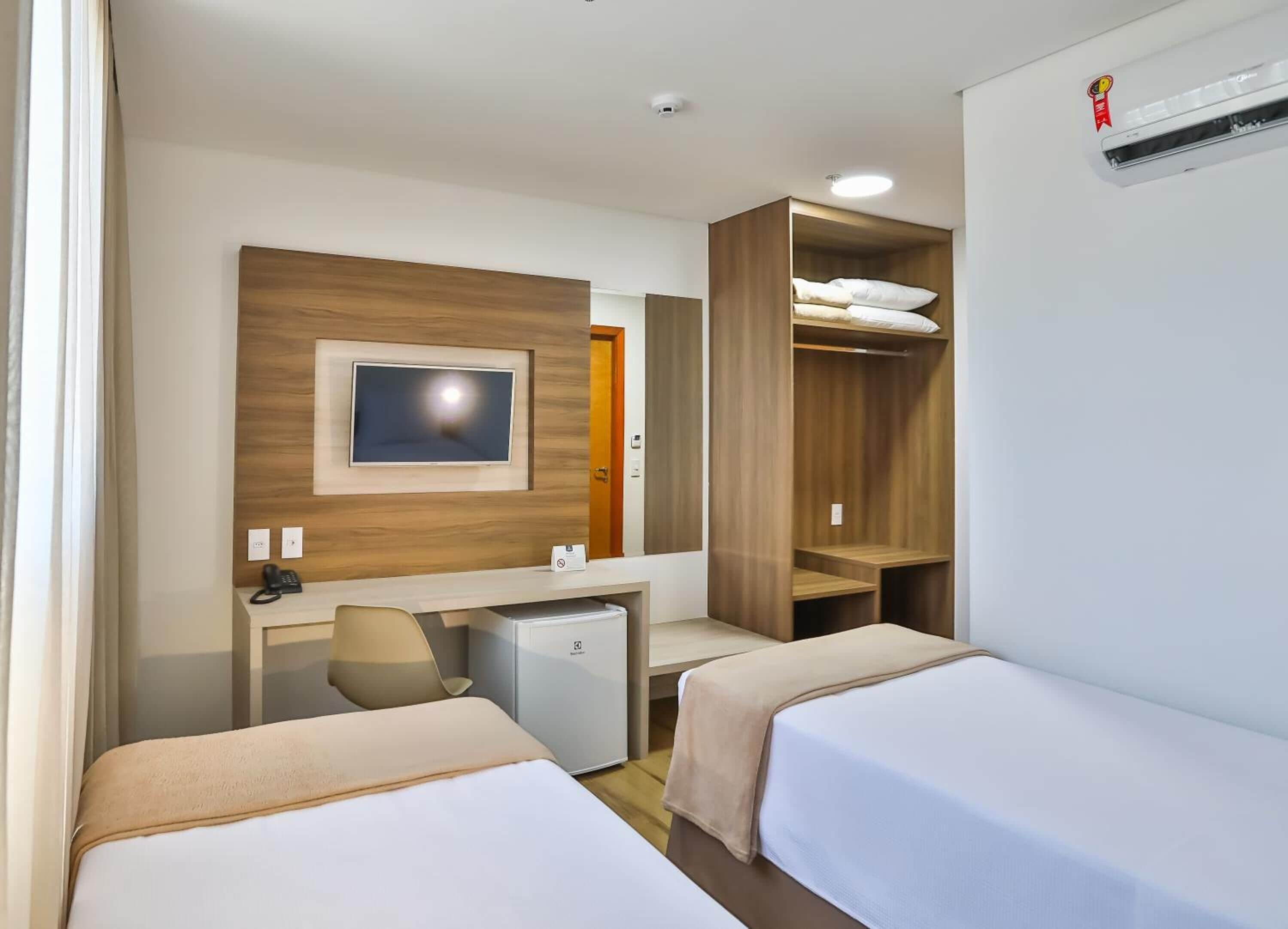 standard twin room | desk, free wifi, bed sheets