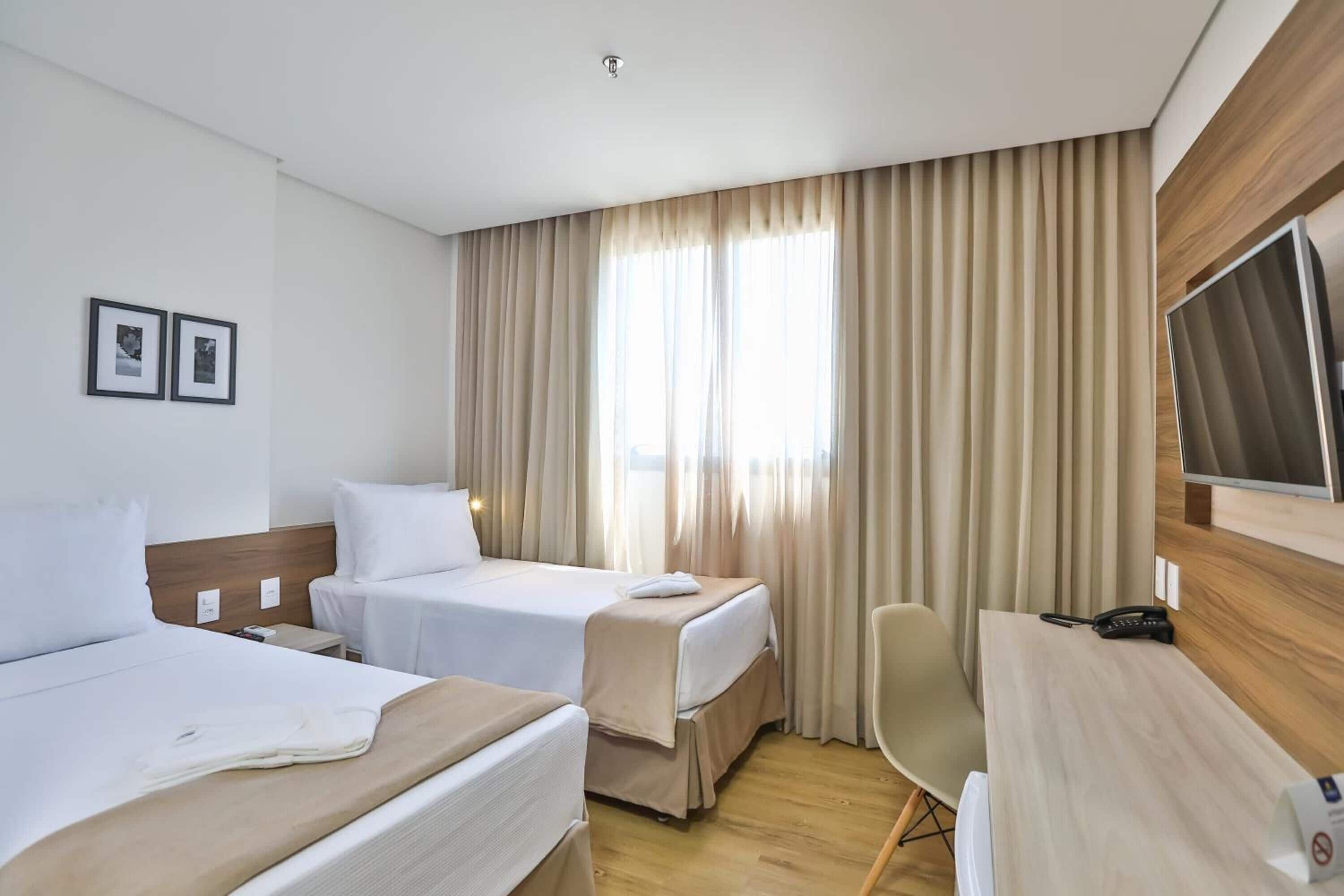 standard twin room | desk, free wifi, bed sheets