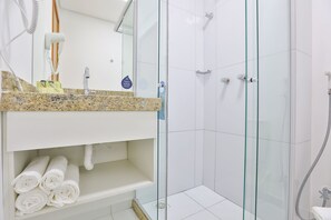 Shower, towels - Nobile Inn Meridional Cariacica (Cariacica)