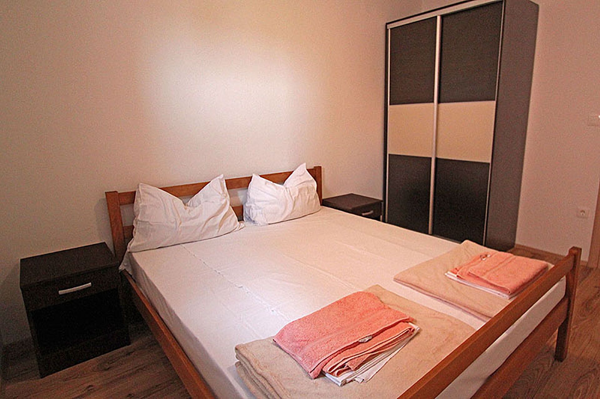 2 多间卧室、WiFi