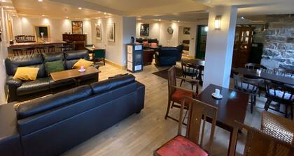 Kylemore Pass Hotel