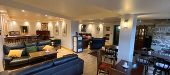 Kylemore Pass Hotel
