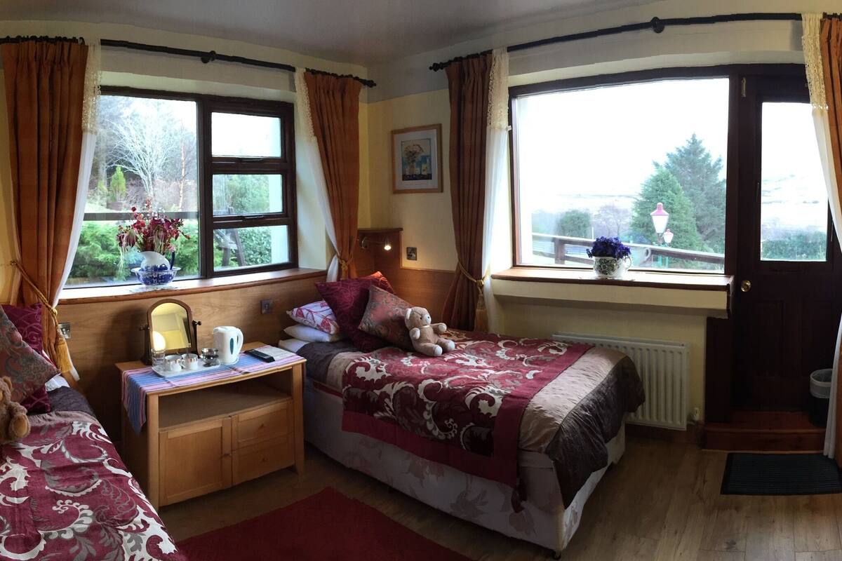 Twin Room (Ground Floor- Outside Decking Area) | WiFi (free), bed sheets