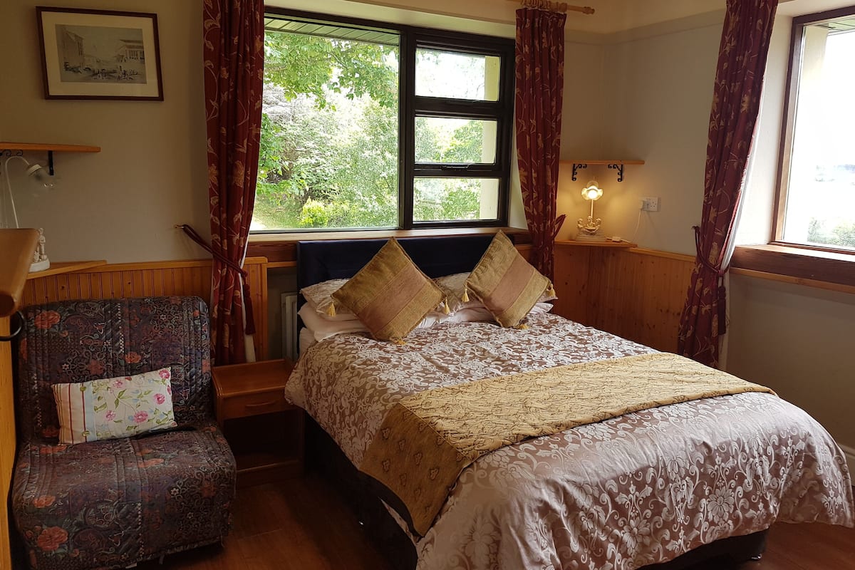 Double Room, Balcony, Lake View | WiFi (free), bed sheets