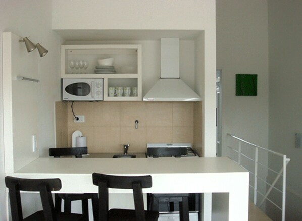 Comfort Apartment, 4 Bedrooms | Private kitchenette | Microwave, oven, toaster, griddle