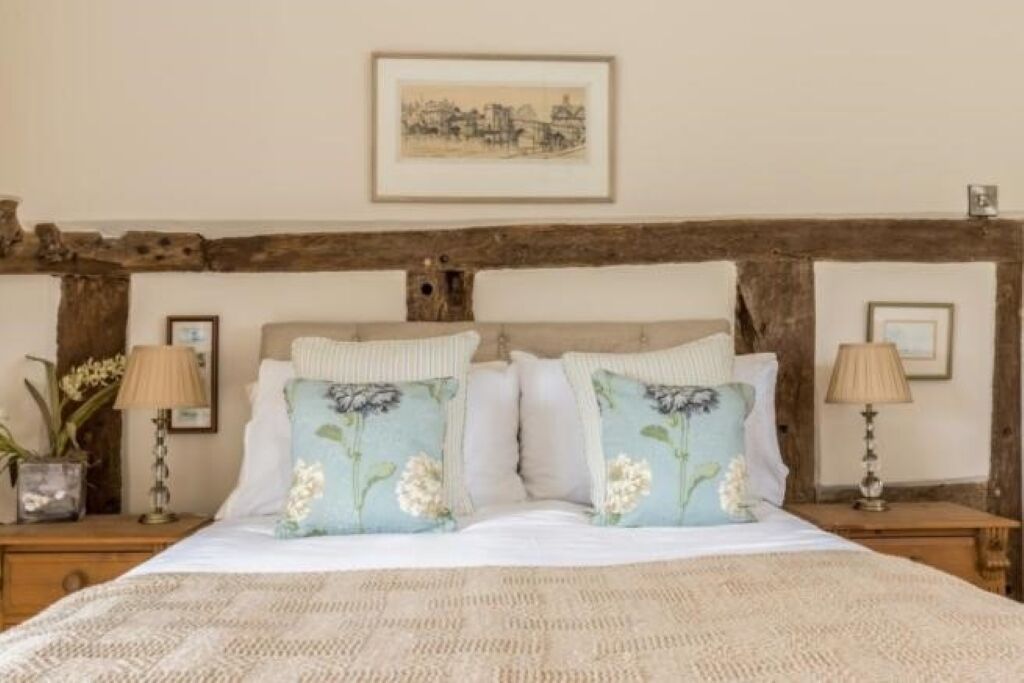 2 bedrooms, iron/ironing board, travel cot, free WiFi