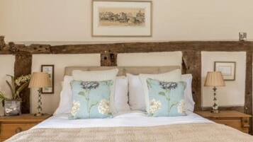 2 bedrooms, iron/ironing board, travel cot, free WiFi