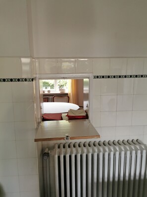 4 bedrooms, iron/ironing board, free WiFi