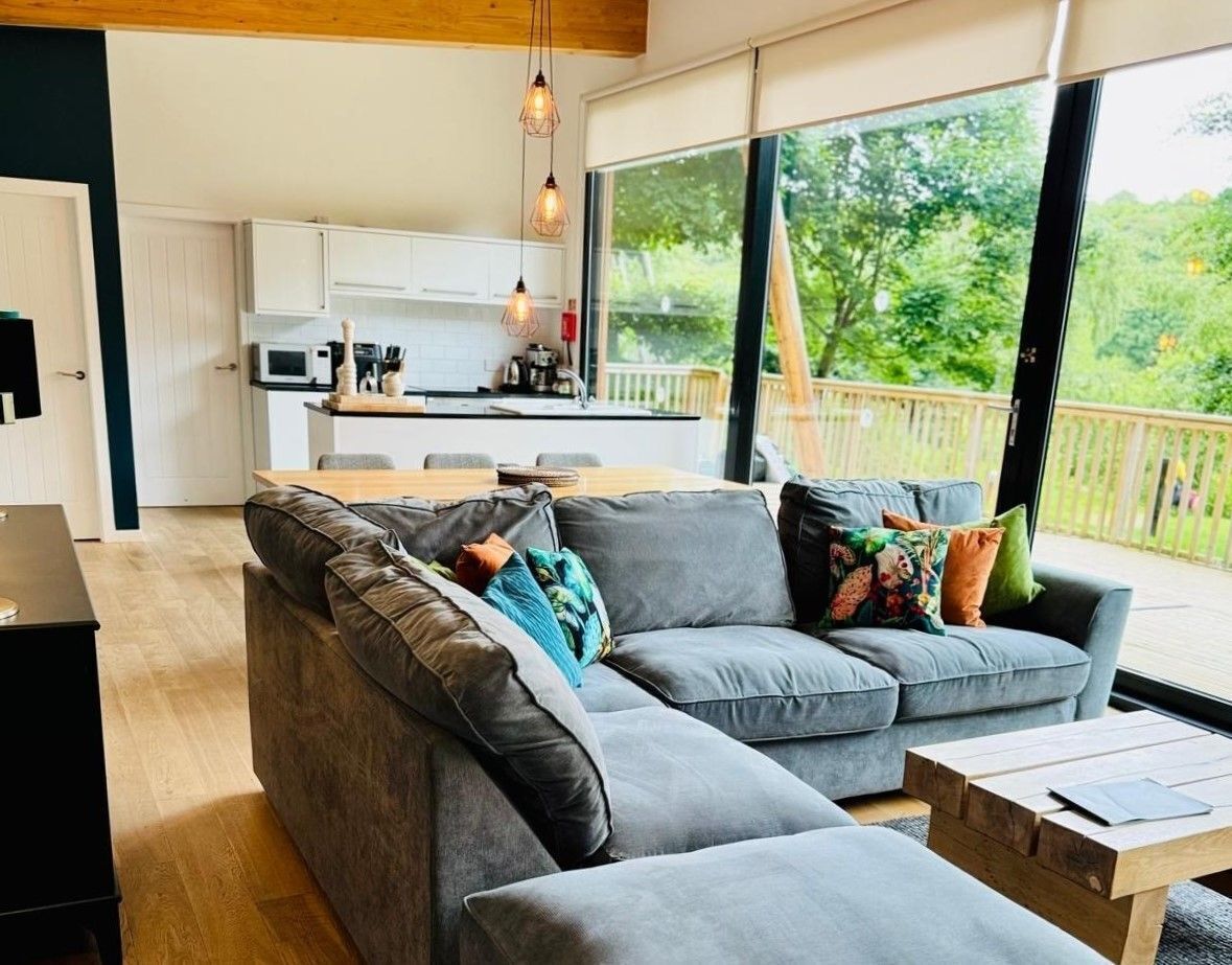 Flat-screen TV, fireplace