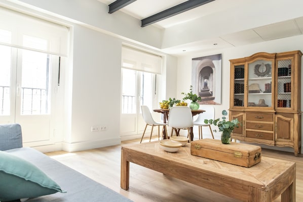 Apartment | Wohnbereich | Flachbildfernseher