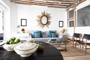 Apartment | Wohnbereich | Flachbildfernseher