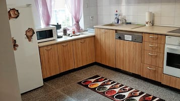 Fridge, microwave, oven, dishwasher