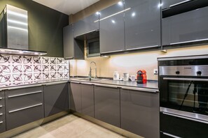 Superior Apartment | Private kitchen | Full-size fridge, microwave, oven, stovetop - Acropolis Urban Apartments (Athens)