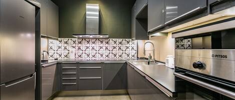 高級公寓 | 私人廚房 | 大型雪櫃/冰箱、微波爐、焗爐、爐具