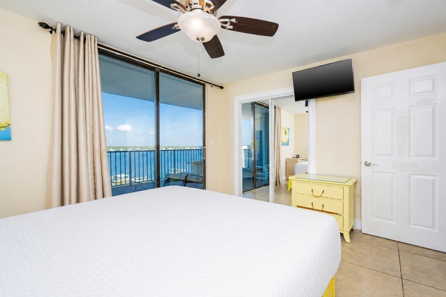 3 bedrooms, iron/ironing board, WiFi (free), bed sheets